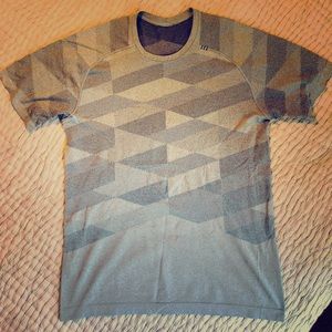 lululemon athletica Gray Geometric Short Sleeve Tee